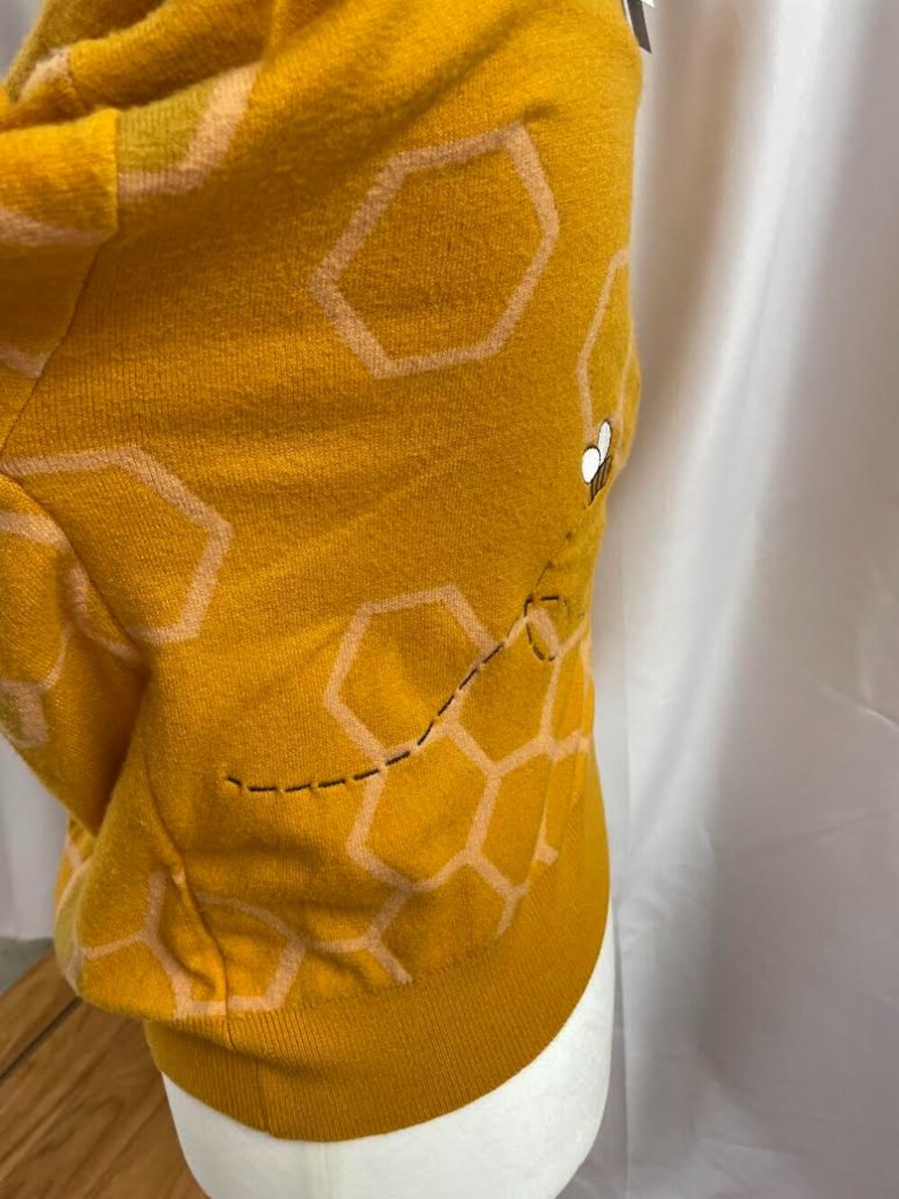 Disney Winnie the Pooh Honeycomb Pooh Bear - Picture 3 of 7